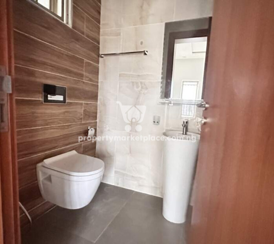 Exquisitely finished 5 bedroom terraced duplex with Bq