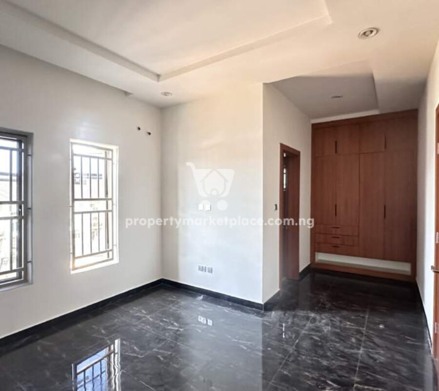 Exquisitely finished 5 bedroom terraced duplex with Bq
