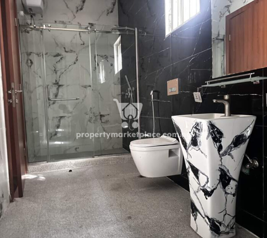 Exquisitely finished 5 bedroom terraced duplex with Bq