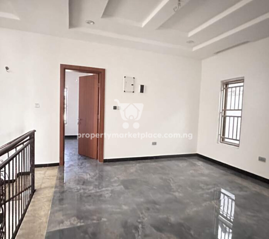 Exquisitely finished 5 bedroom terraced duplex with Bq
