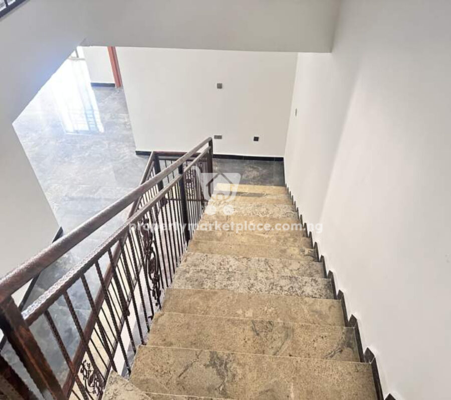 Exquisitely finished 5 bedroom terraced duplex with Bq