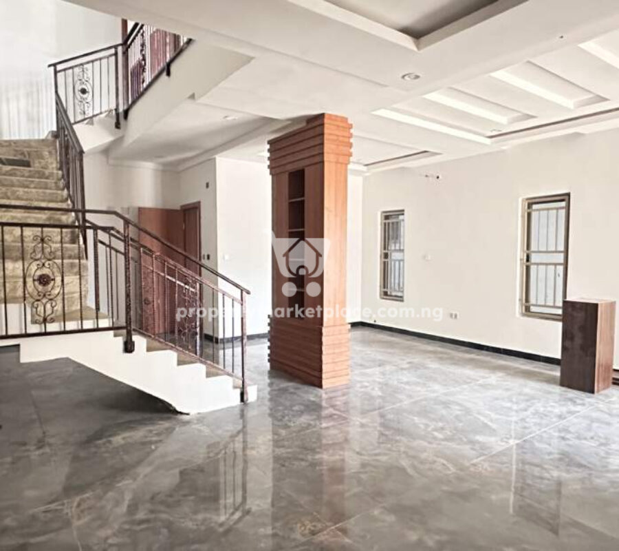 Exquisitely finished 5 bedroom terraced duplex with Bq