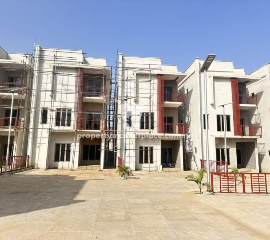 Exquisitely finished 5 bedroom terraced duplex with Bq