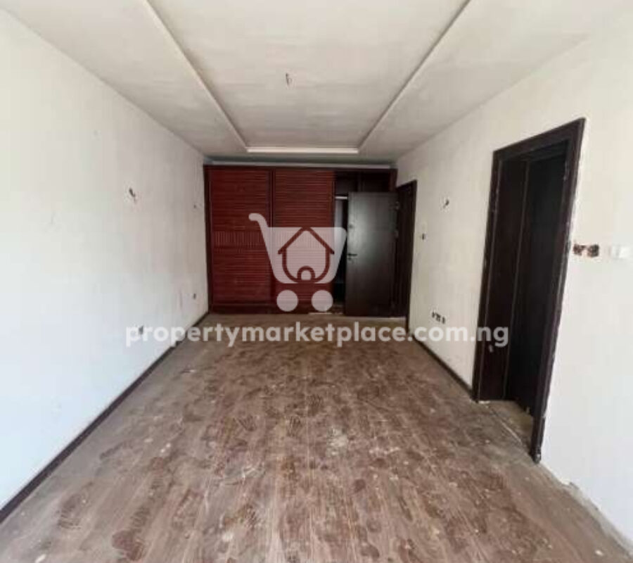 5 bedroom semi detached duplex with Bq