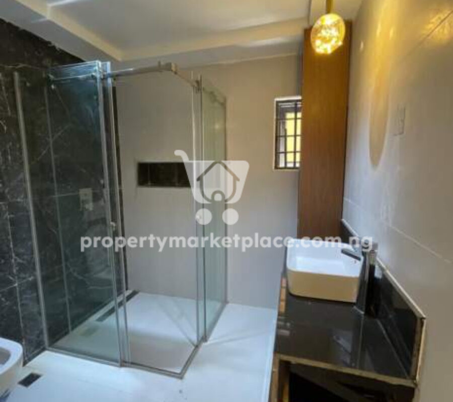 Exquisitely finished 4 bedroom terrace duplex with Bq