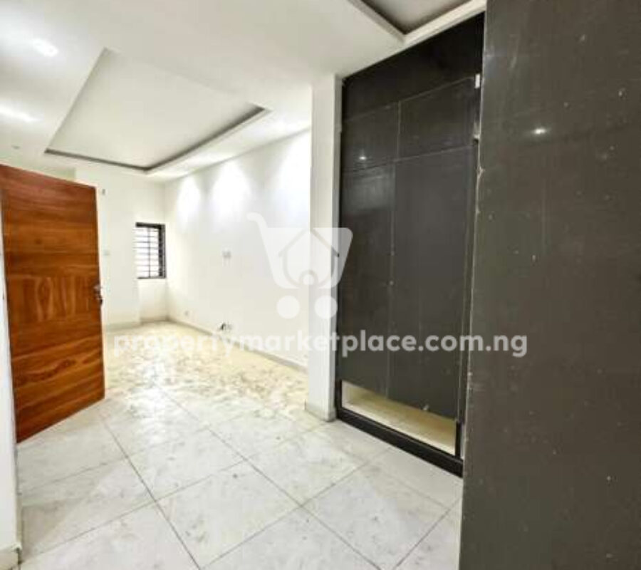 Newly built 4 bedroom terrace duplex with Bq in an Estate