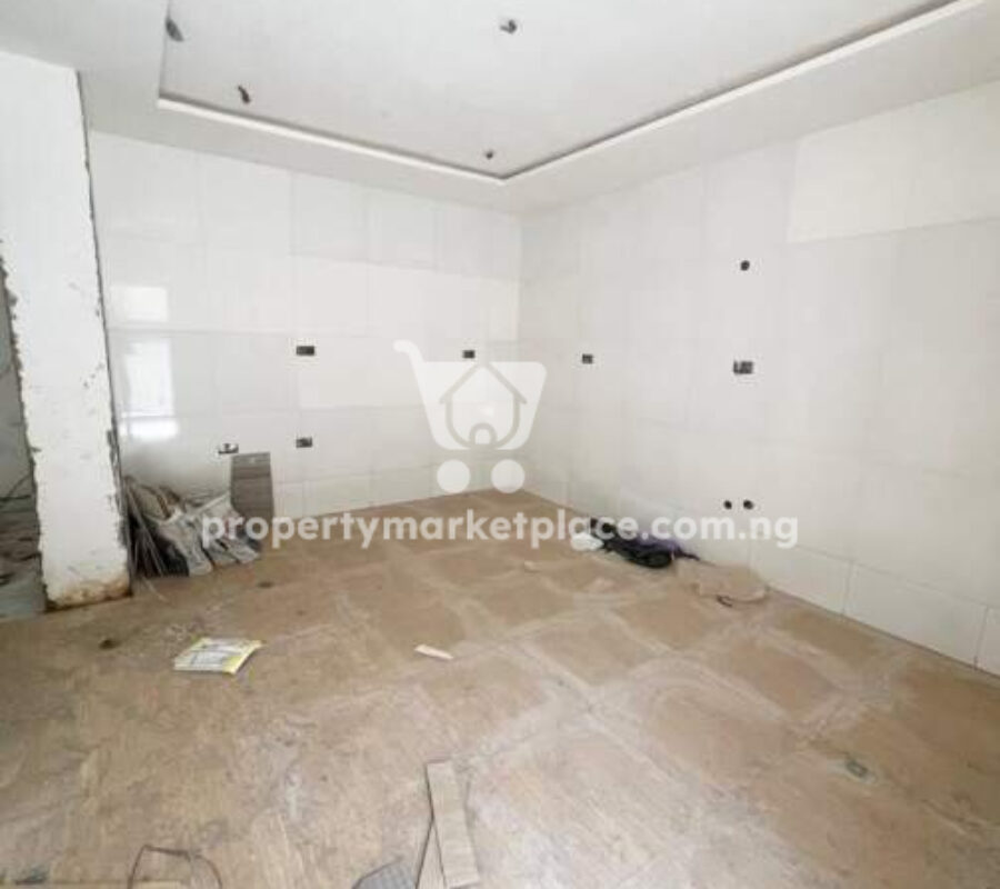Luxurious 4 bedroom semi detached duplex with Bq