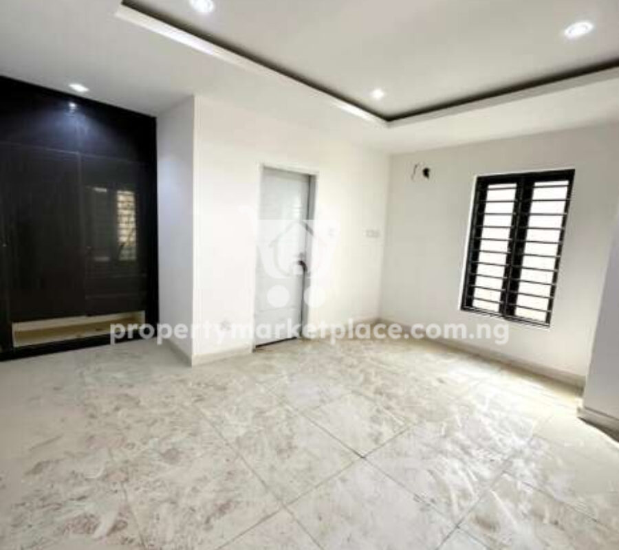 Newly built 4 bedroom terrace duplex with Bq in an Estate