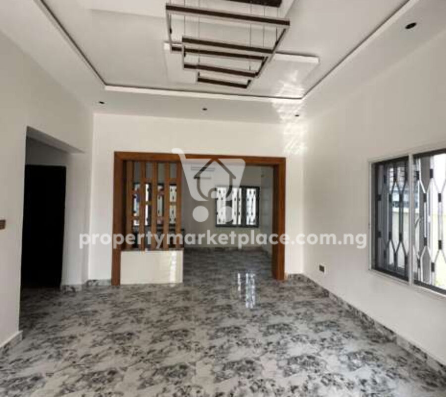 4 bedroom detached duplex with 2 rooms Bq