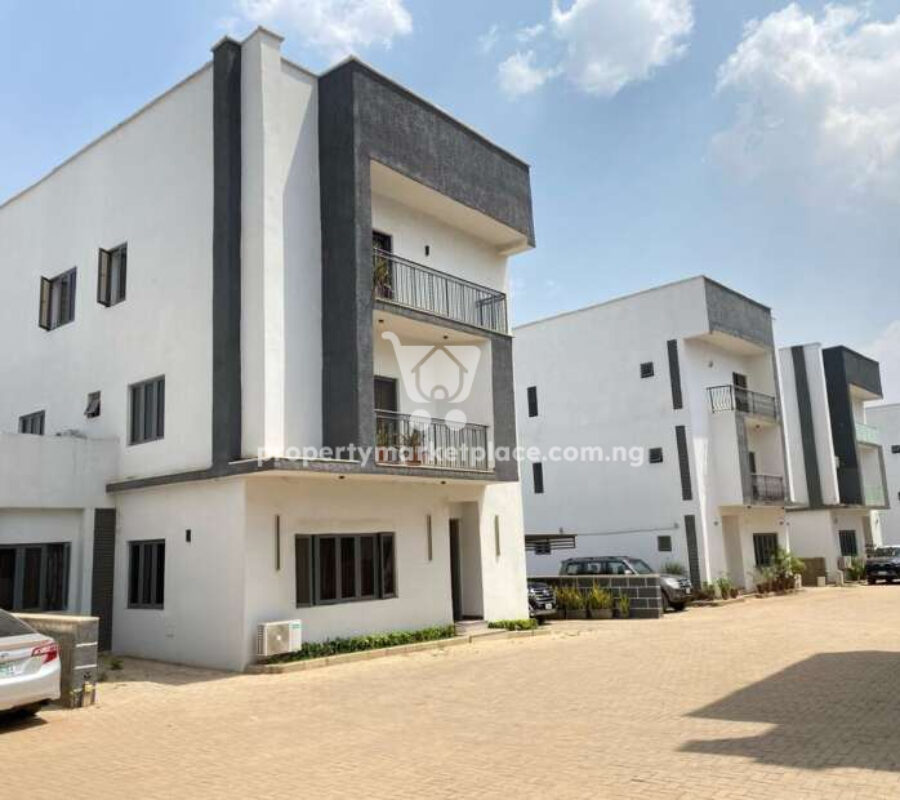 5 bedroom detached duplex with Bq in a mini estate