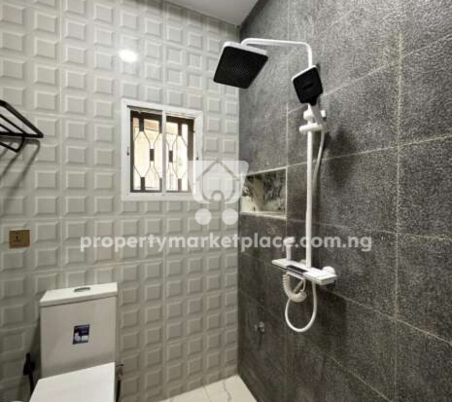 4 bedroom detached duplex with 2 rooms Bq