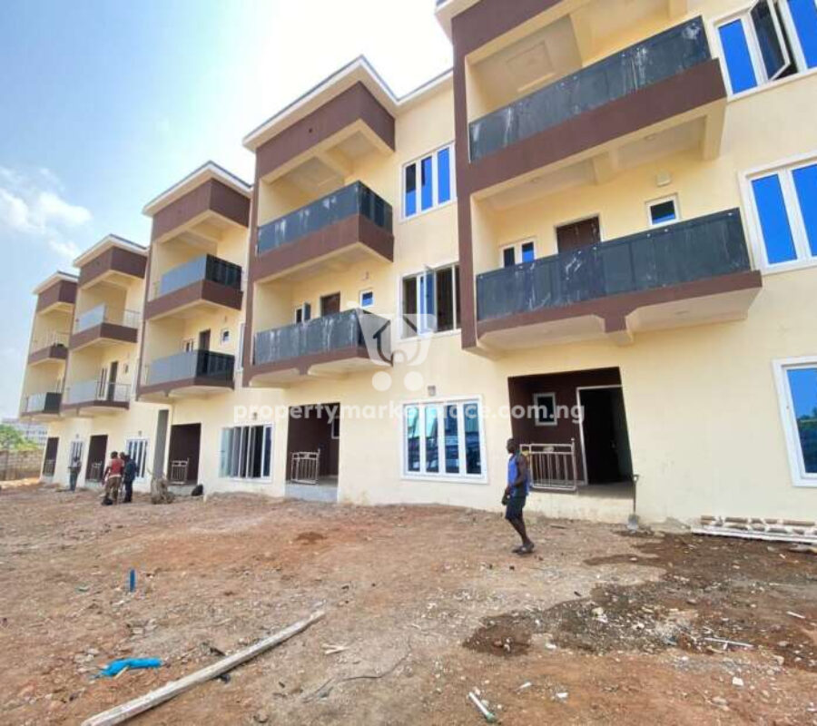4 bedroom terrace duplex with Bq