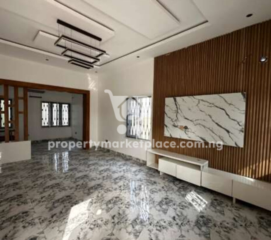 4 bedroom detached duplex with 2 rooms Bq