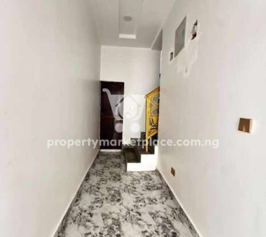4 bedroom detached duplex with 2 rooms Bq