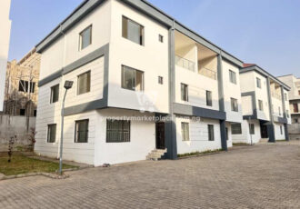Spacious 5 bedroom semi-detached duplex with a room Bq