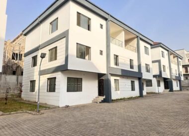 Spacious 5 bedroom semi-detached duplex with a room Bq