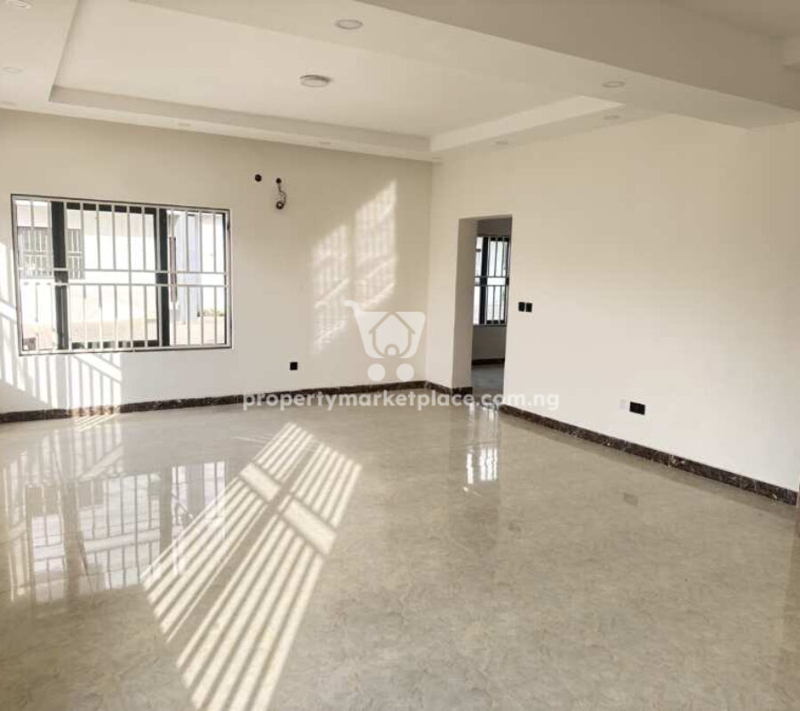 Spacious 5 bedroom semi-detached duplex with a room Bq