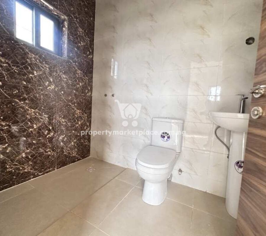 Spacious 5 bedroom semi-detached duplex with a room Bq