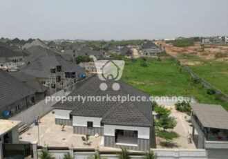 4 bedroom detached duplex with 1 room Bq