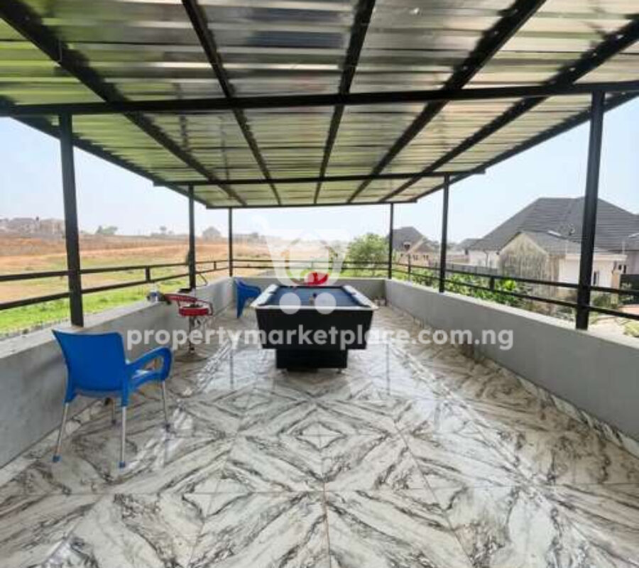 4 bedroom detached duplex with 1 room Bq