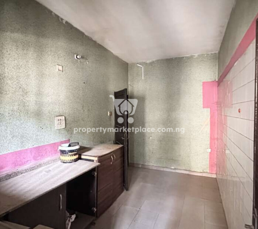 3 bedroom flat in a nice area