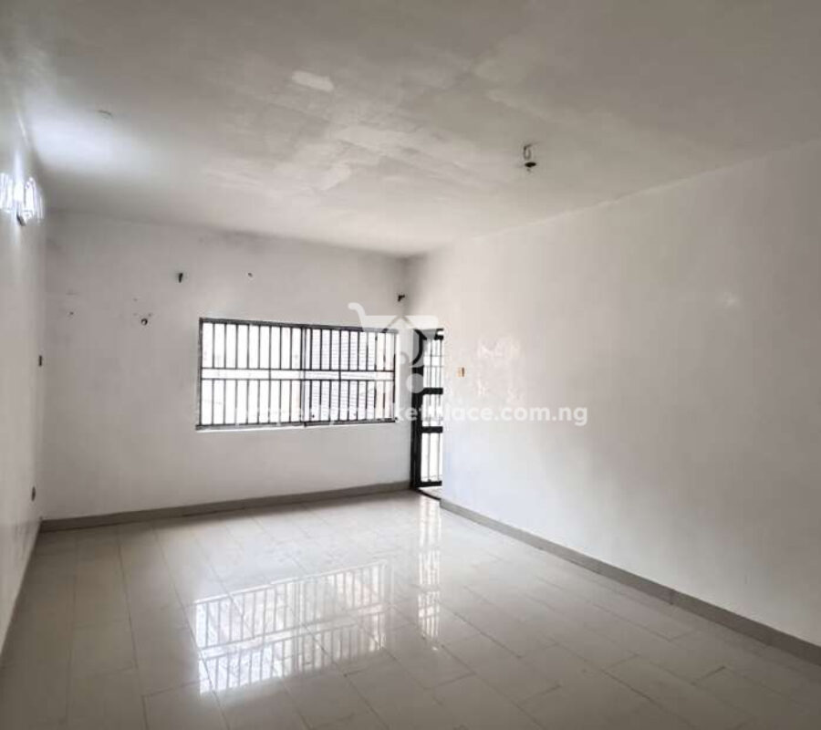 3 bedroom flat in a nice area