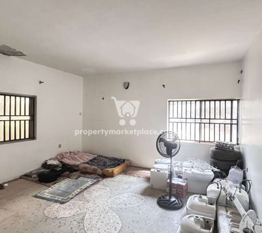 3 bedroom flat in a nice area