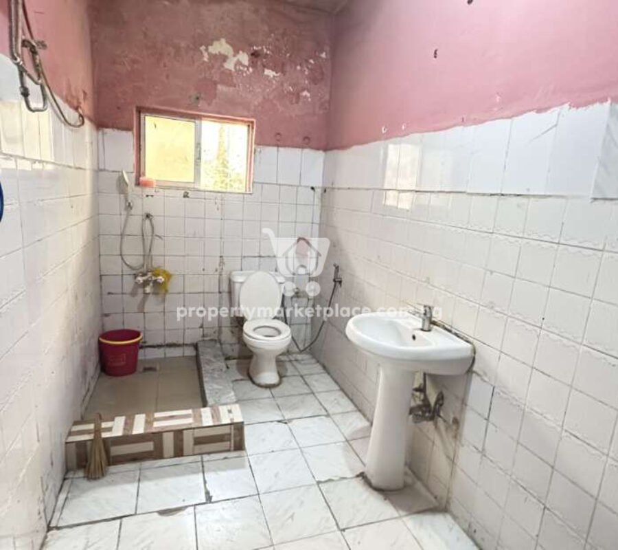 3 bedroom flat in a nice area