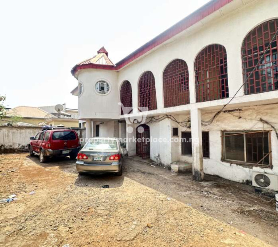 5 bedroom detached duplex with 3 rooms Bq