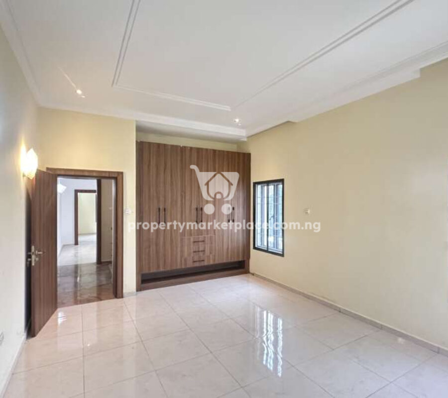 Superb 4 bedroom terrace duplex with Bq