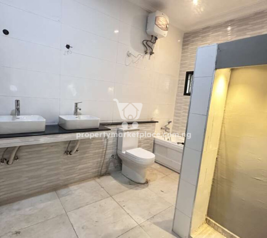 Superb 4 bedroom terrace duplex with Bq
