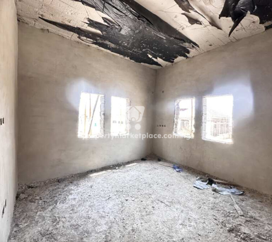 Spacious 3 bedroom flat in a serene & secured estate