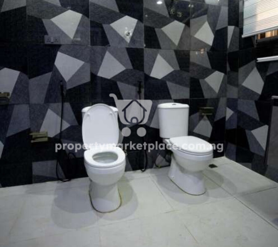 6 bedroom detached duplex & Bq with swimming pool