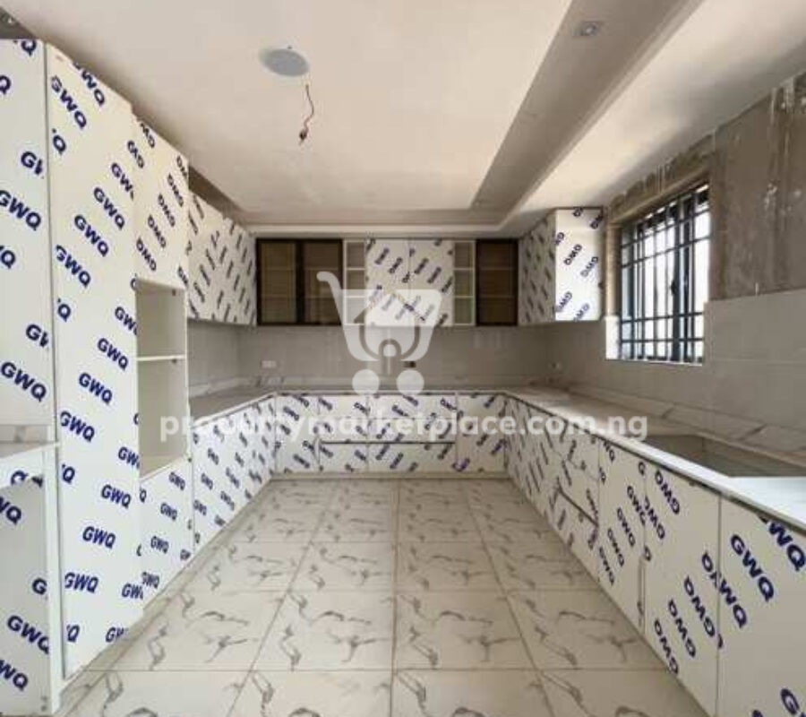 4 bedroom terrace duplex with Bq