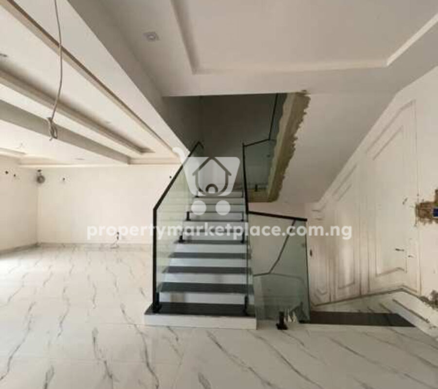4 bedroom terrace duplex with Bq