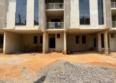 4 bedroom terrace duplex with Bq