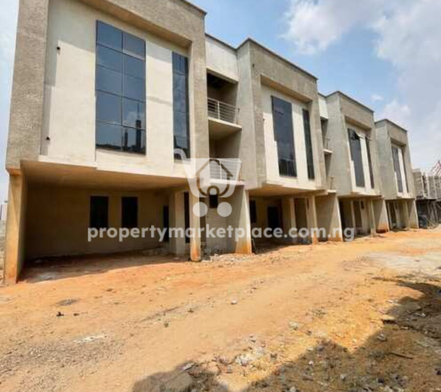 4 bedroom terrace duplex with Bq