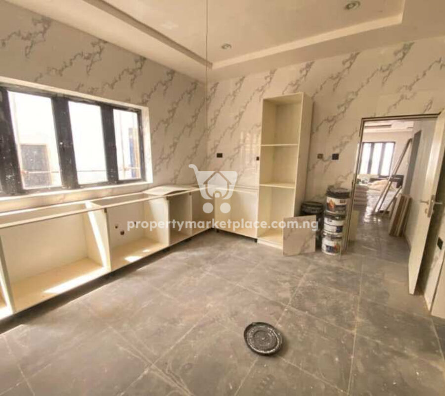 6 bedroom detached duplex with Bq