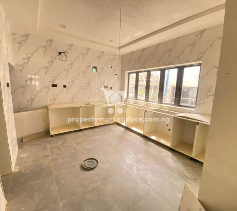 6 bedroom detached duplex with Bq