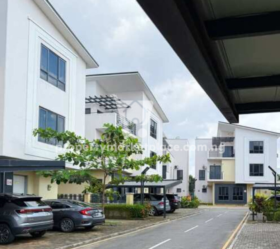 5 bedroom detached duplex & Bq with swimming pool