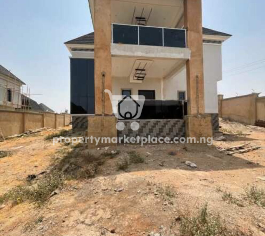 4 bedroom detached duplex with Bq on a tarred road