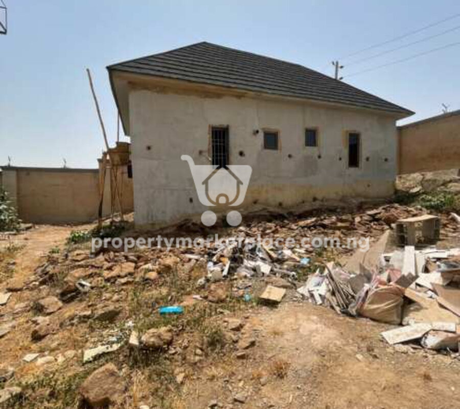 4 bedroom detached duplex with Bq on a tarred road