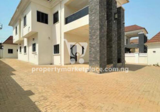4 bedroom detached duplex with a room Bq on a tarred road