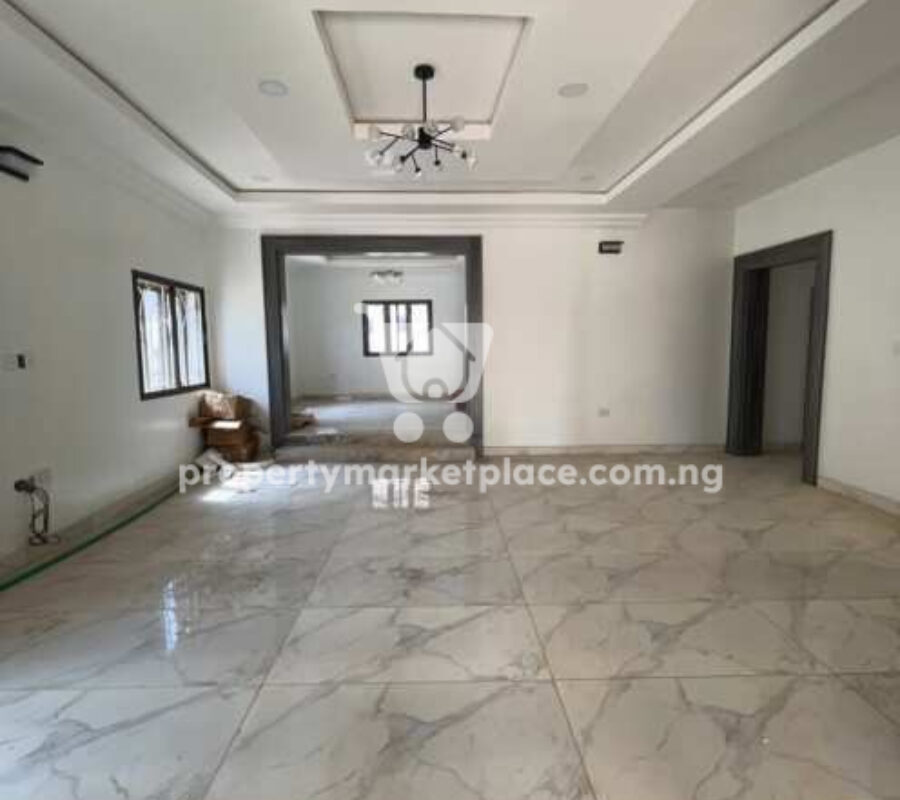 4 bedroom detached duplex with a room Bq on a tarred road