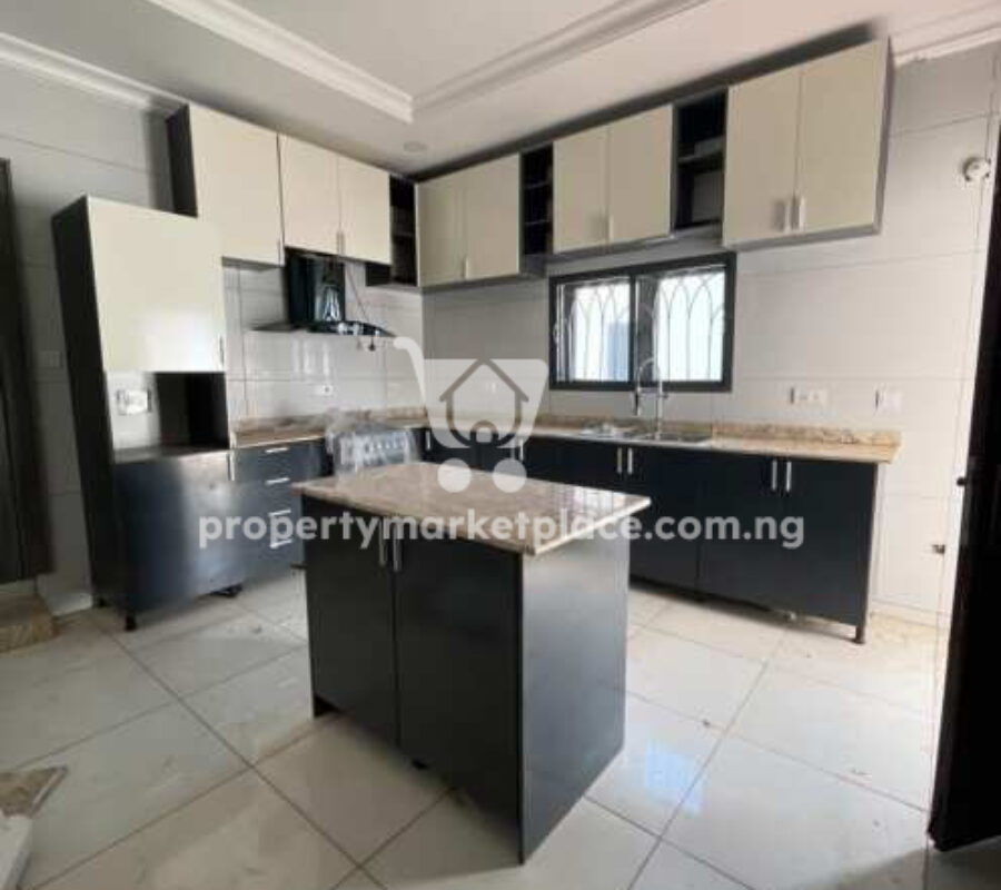 4 bedroom detached duplex with a room Bq on a tarred road