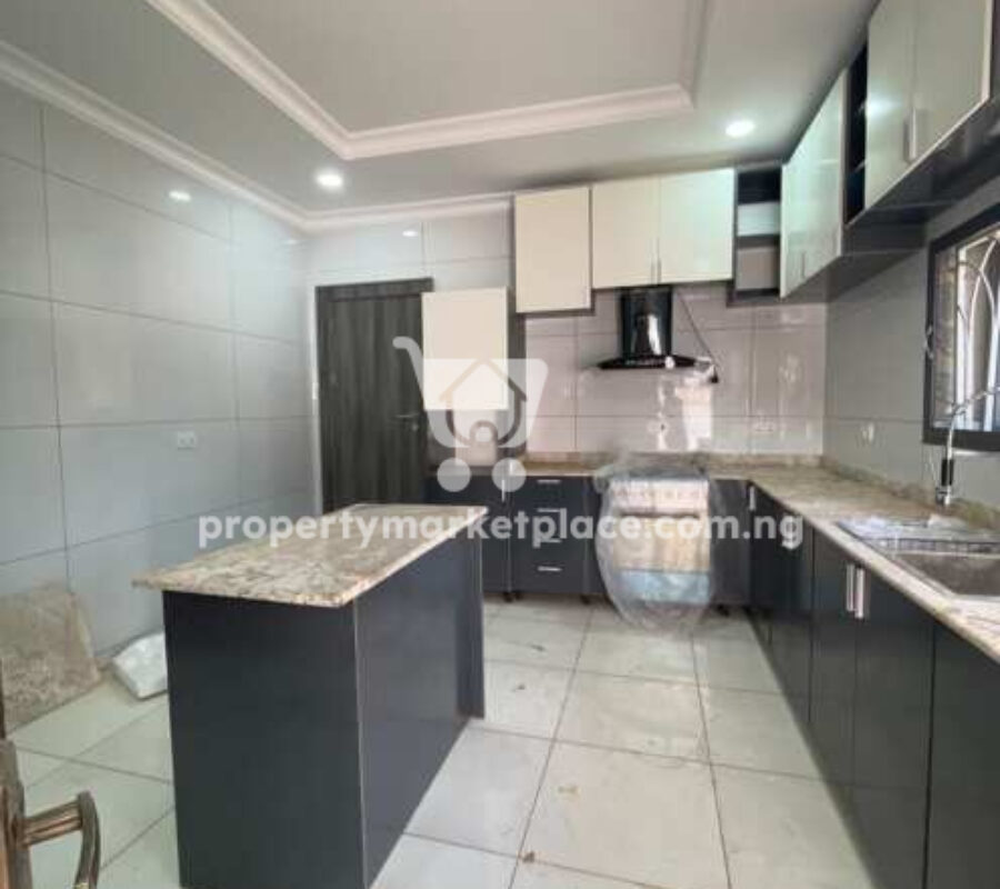 4 bedroom detached duplex with a room Bq on a tarred road