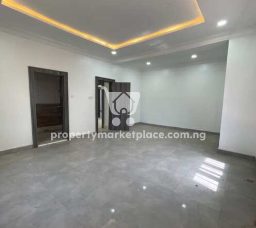 4 bedroom detached duplex with a room Bq on a tarred road