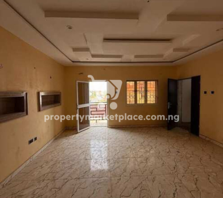 Spacious 3 bedroom flat in a nice area with tarred roads