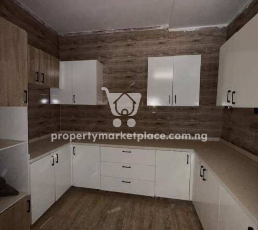 Spacious 3 bedroom flat in a nice area with tarred roads