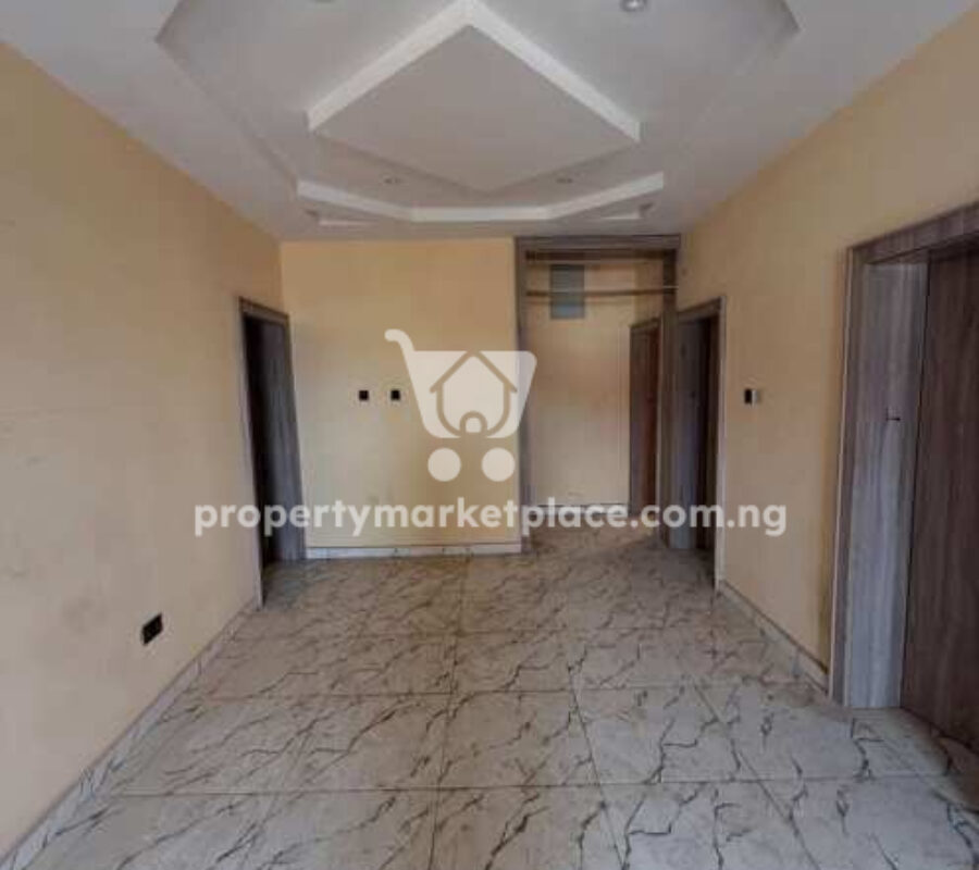Spacious 3 bedroom flat in a nice area with tarred roads